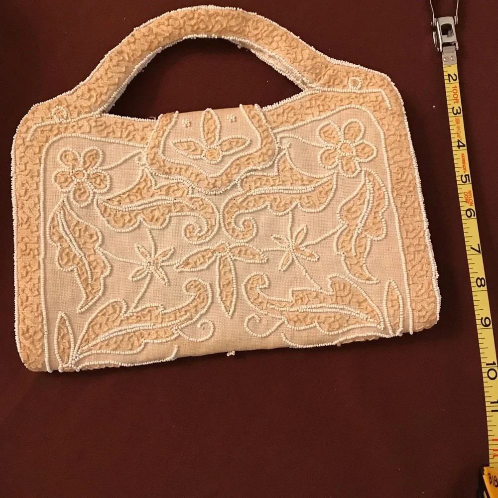 VTG - JAS - A - Ogilvy’s of Montreal Classy beaded purse cream colored (Mlb)